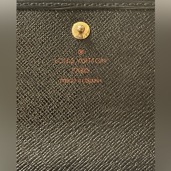 ❤️SOLD❤️ Pre-loved LOUIS VUITTON Black Epi International Wallet - Picture 6 of 8